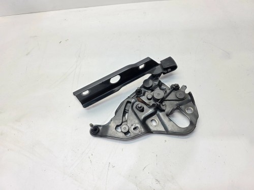 ZAWIAS MASKI PRAWY AUDI Q7 4M 4M0823302B