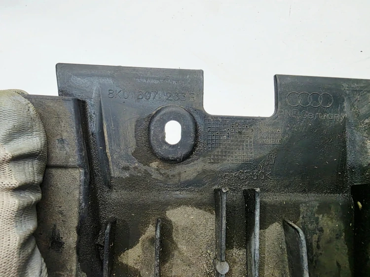 OSŁONA PŁYTA POD ZDERZAK AUDI A4 B8 8K0807233B