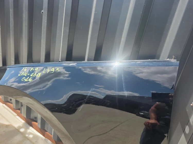 BŁOTNIK LEWY PRZÓD AUDI A4 B9 2016-2019 LY9B ORYGINAŁ !!!