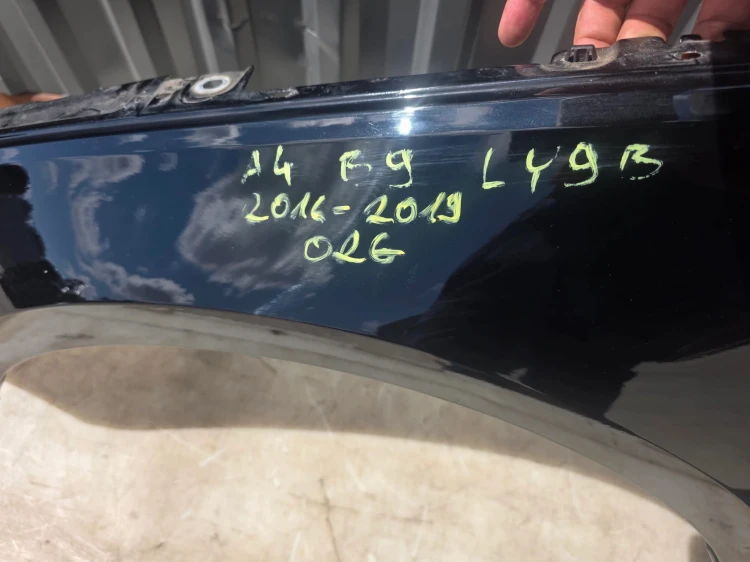 BŁOTNIK LEWY PRZÓD AUDI A4 B9 2016-2019 LY9B ORYGINAŁ !!!