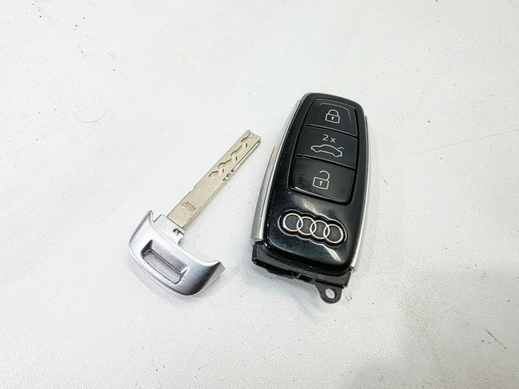KLUCZYK PILOT KEYLESS AUDI A6 C8 A7 4N0959754AL