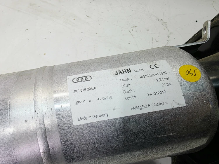 ZBIORNIK POWIETRZA ZAWIESZENIA PNEUMATYCZNEGO PRAWY AUDI A6 C8 4K0616204A