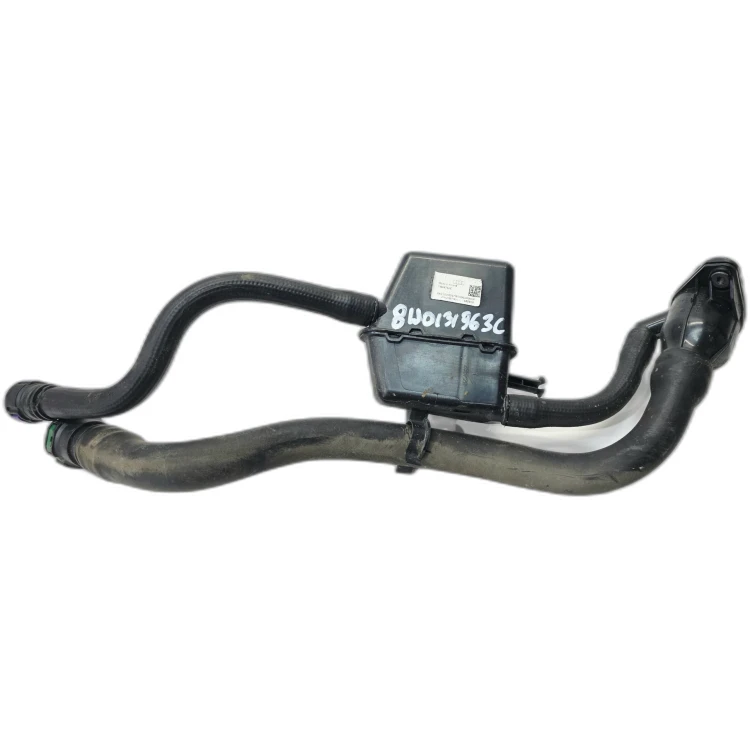 WLEW PŁYNU ŚRODKA REDUKUJĄCEGO AUDI A4 B9 A5 8W0131963C