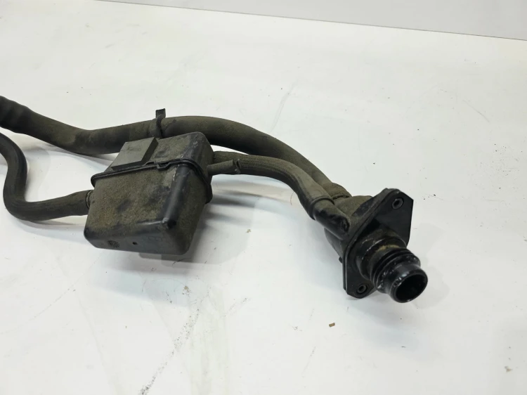 WLEW PŁYNU ŚRODKA REDUKUJĄCEGO AUDI A4 B9 A5 8W0131963C