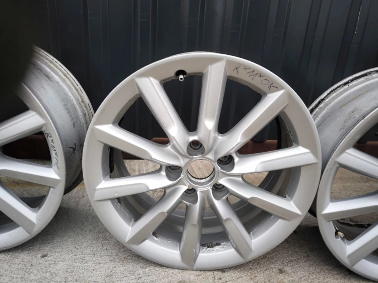 FELGA FELGI KOMPLET AUDI Q3 8U VW 7.0J R17 ET43 8U0601025S *R*11*