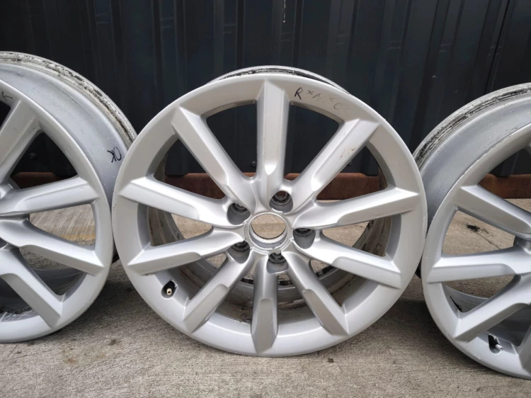 FELGA FELGI KOMPLET AUDI Q3 8U VW 7.0J R17 ET43 8U0601025S *R*11*