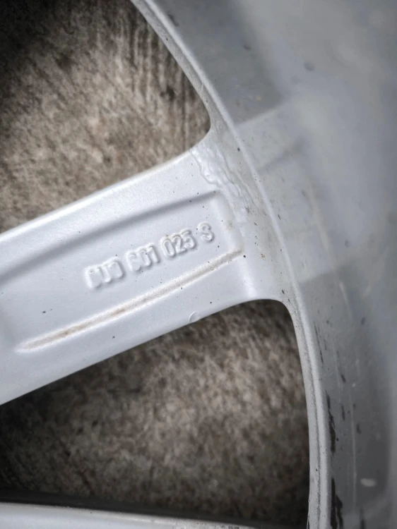FELGA FELGI KOMPLET AUDI Q3 8U VW 7.0J R17 ET43 8U0601025S *R*11*