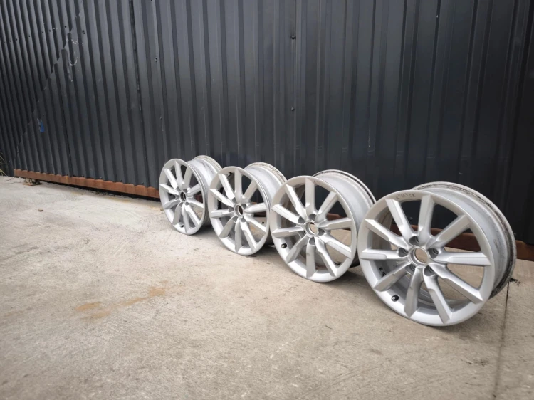 FELGA FELGI KOMPLET AUDI Q3 8U VW 7.0J R17 ET43 8U0601025S *R*11*