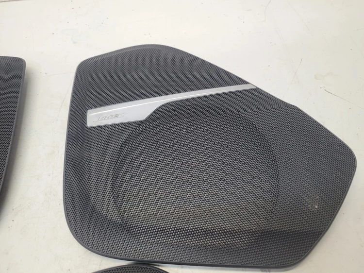 MASKOWNICE BOSE KOMPLET AUDI Q7 4M 4M0868452A -451A-151A-152A PODŚWIETLANE