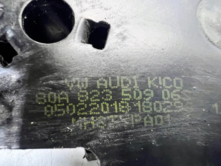 ZAMEK MASKI RYGIEL AUDI Q5 FY 80A823509