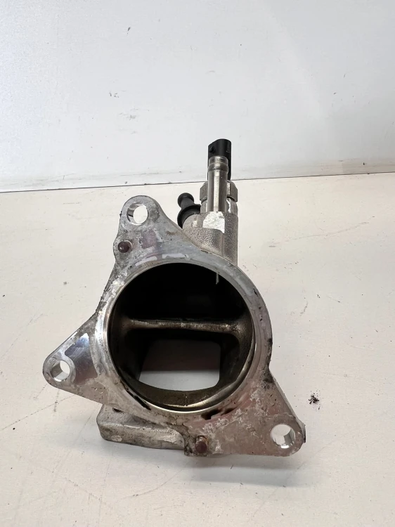 KRÓCIEC KOLEKTORA AUDI A4 B9 A5 8W A6 C7 2.0 TDI 04L128637E