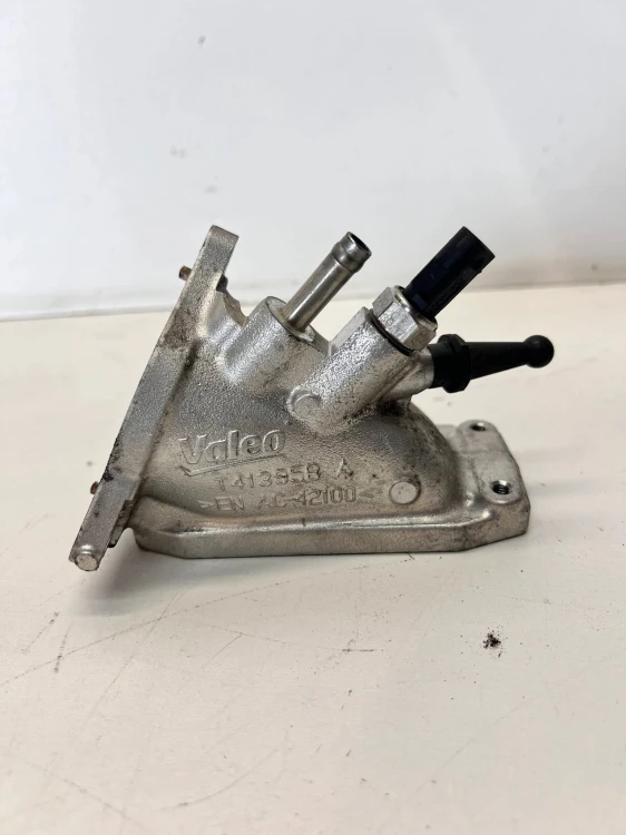 KRÓCIEC KOLEKTORA AUDI A4 B9 A5 8W A6 C7 2.0 TDI 04L128637E