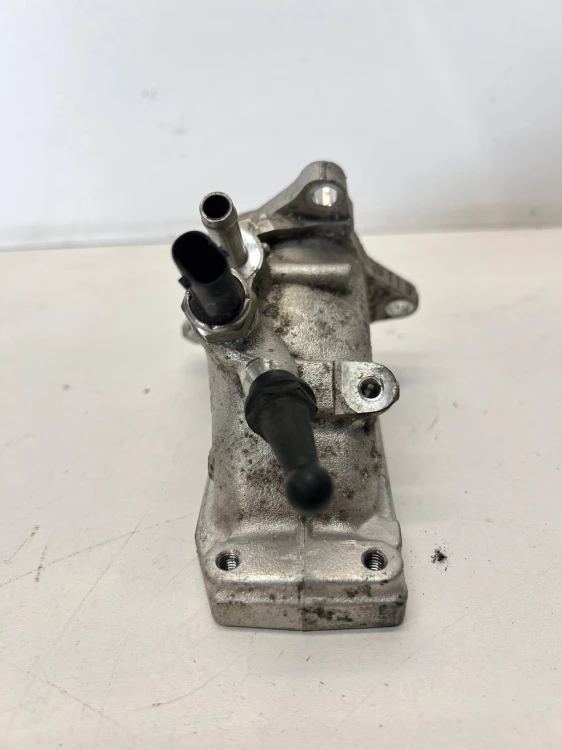 KRÓCIEC KOLEKTORA AUDI A4 B9 A5 8W A6 C7 2.0 TDI 04L128637E