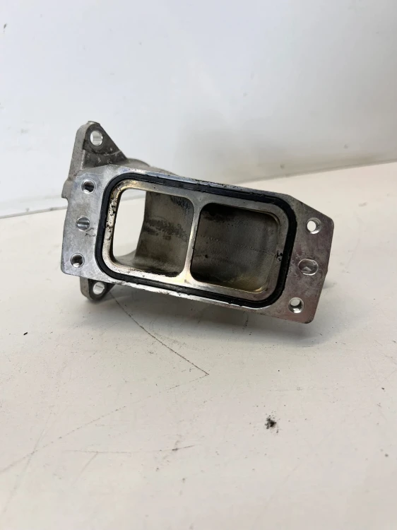 KRÓCIEC KOLEKTORA AUDI A4 B9 A5 8W A6 C7 2.0 TDI 04L128637E