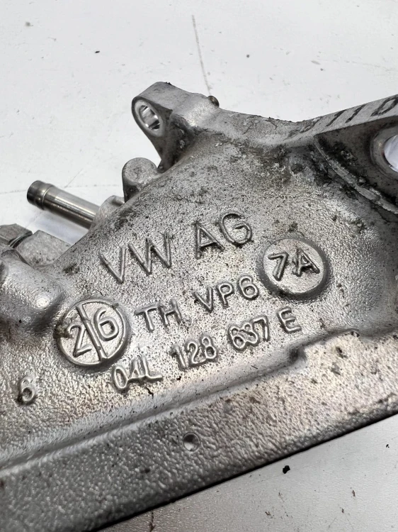 KRÓCIEC KOLEKTORA AUDI A4 B9 A5 8W A6 C7 2.0 TDI 04L128637E