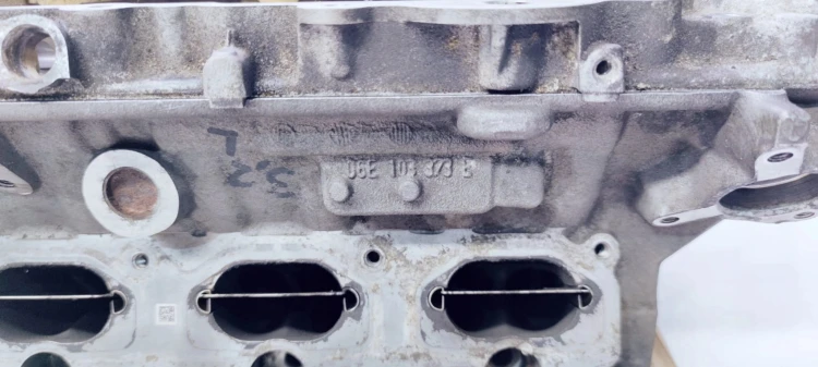 GŁOWICA LEWA AUDI A4 B7 A6 C6 3.2 FSI 06E103373E