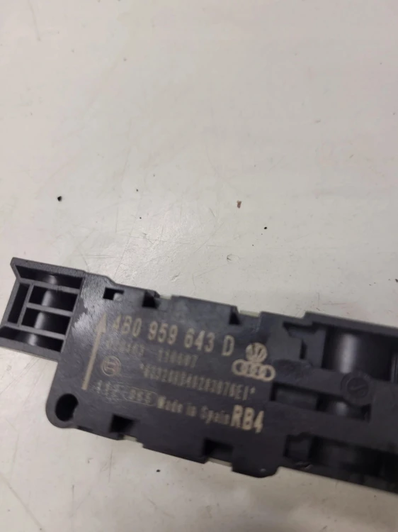CZUJNIK UDERZENIOWY AUDI A3 8P A6 A8 D3 4B0959643D