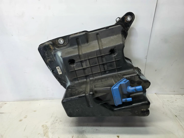 ZBIORNIK POMPA PŁYNU ADBLUE AUDI A4 B9 A5 8W 8W0131878BS 8W0131969M