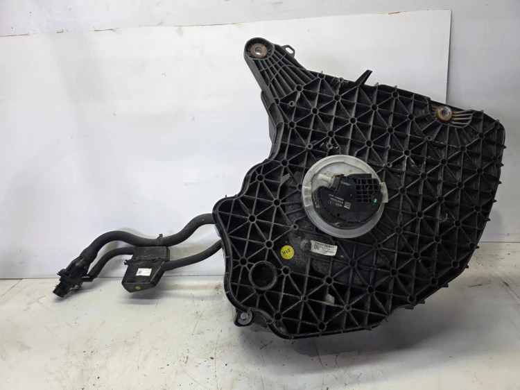ZBIORNIK POMPA PŁYNU ADBLUE AUDI A4 B9 A5 8W 8W0131878AP 8W0131963B