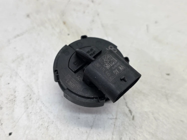 CZUJNIK ZBIORNIKA BAKU ADBLUE AUDI A4 B9 A5 8W 4M0131940C