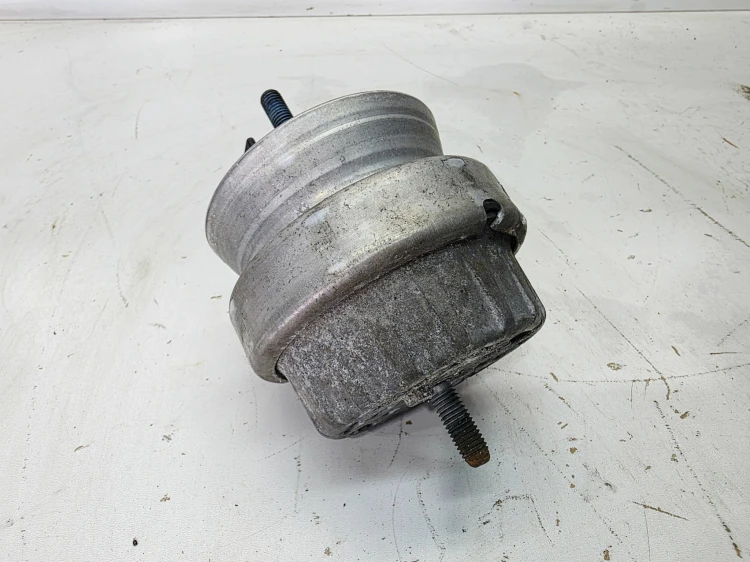 PODUSZKA ŁAPA SILNIKA PRAWA BEZ CZUJNIKA AUDI A6 C6 2.0 TDI 4F0199382BT
