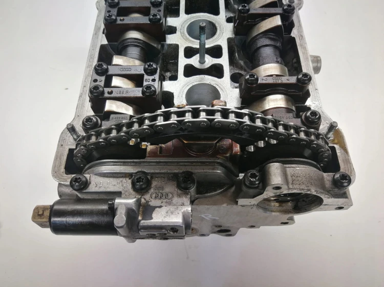 GŁOWICA KOMPLETNA PRAWA AUDI 2.7 ARE 078103373AE