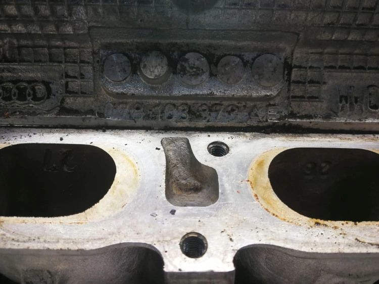 GŁOWICA KOMPLETNA PRAWA AUDI 2.7 ARE 078103373AE