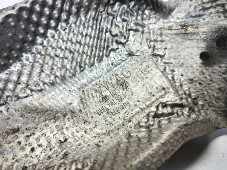 OSŁONA TERMICZNA AUDI A3 8V VOLKSWAGEN SEAT SKODA 5Q0825721E