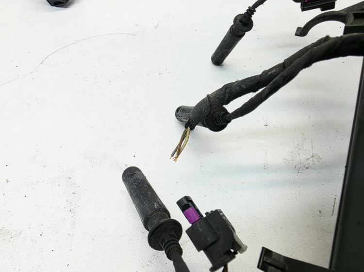 WIĄZKA INSTALACJA SILNIKA AUDI VOLKSWAGEN SEAT SKODA 1.6 TDI 04L972627R