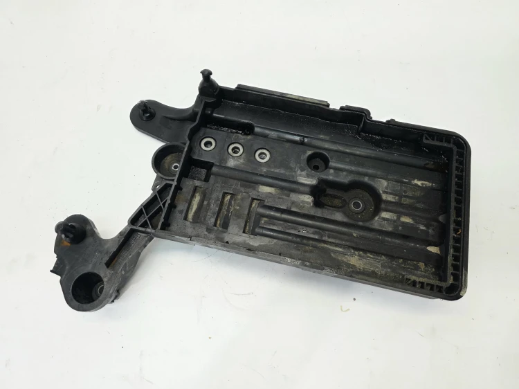 PODSTAWA AKUMULATORA AUDI VOLKSWAGEN SEAT SKODA 5Q0915321E