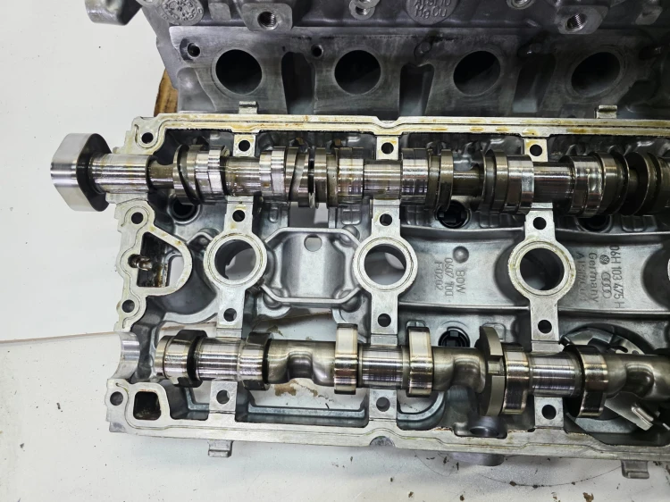 GŁOWICA KOMPLETNA AUDI VOLKSWAGEN SEAT SKODA 1.8 2.0 TFSI 06H103373K 8/26