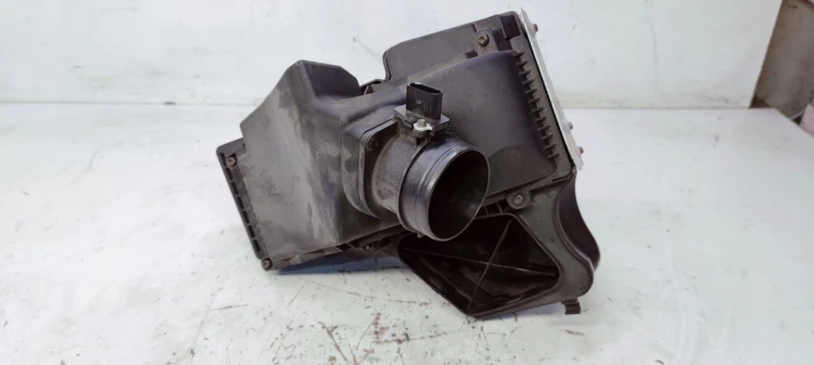 OBUDOWA FILTRA POWIETRZA AUDI A4 B8 A5 8K0133835AF