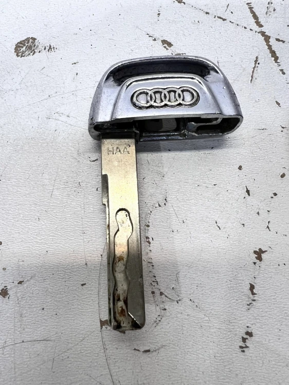 KLUCZYK PILOT AUDI A4 B8 A5 8T A6 C7 8K0959754D 4/26