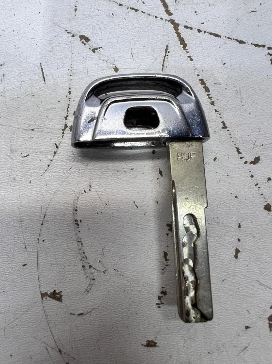KLUCZYK PILOT AUDI A4 B8 A5 8T A6 C7 8K0959754D 4/26