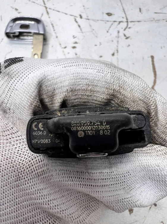 KLUCZYK PILOT AUDI A4 B8 A5 8T A6 C7 8K0959754D 4/26