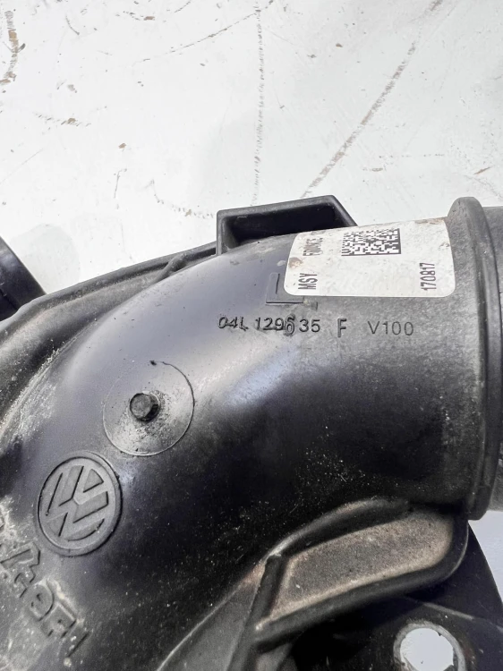KRÓCIEC DOLOT TURBINY AUDI VW SEAT 2.0 TDI 04L129635F