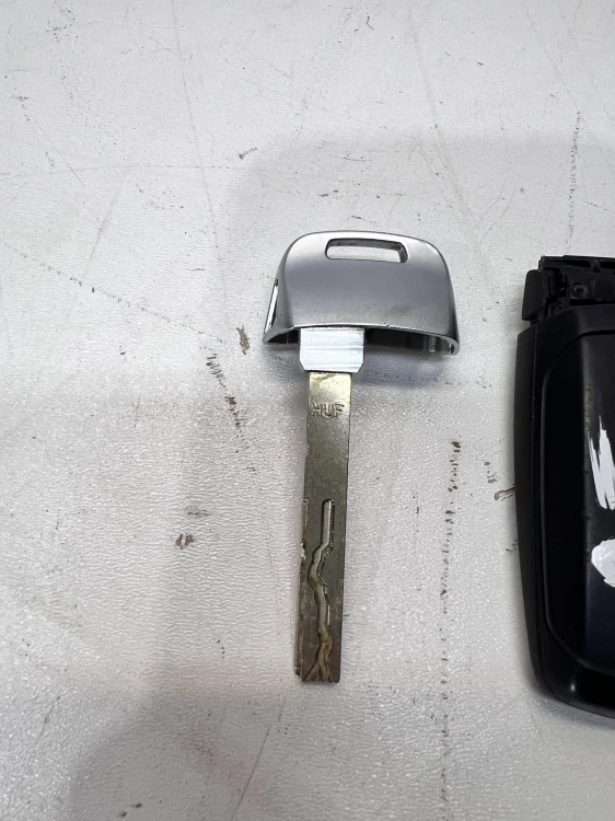 KLUCZYK PILOT KEYLESS PANIC AUDI Q5 FY A4 B9 A5 8W Q7 4M 4M0959754AT 1/26