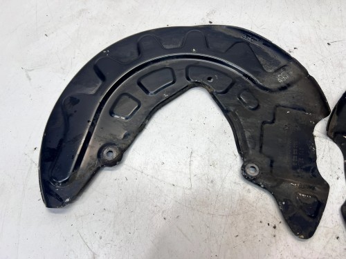 OSŁONA TARCZY HAMULCOWEJ LEWY PRAWY PRZOD AUDI A3 8V 5Q0400053 5Q0400054