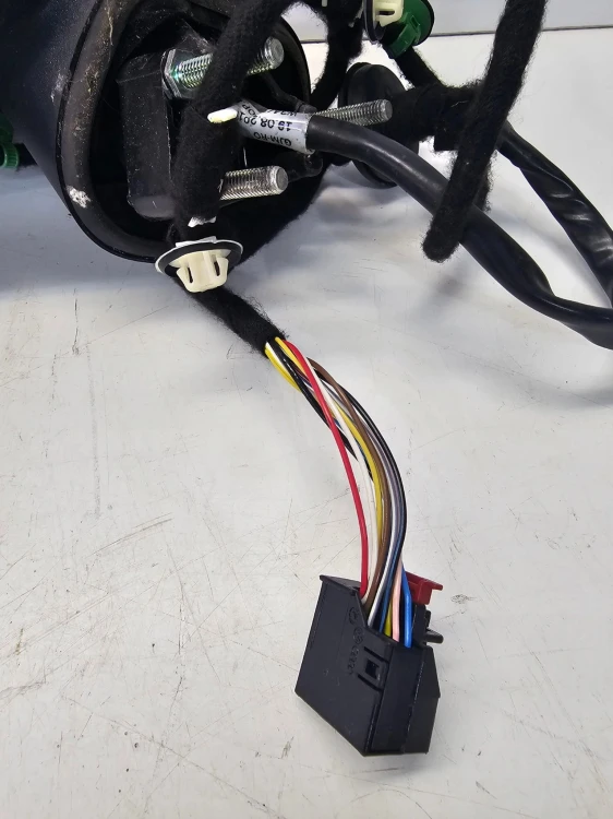 LUSTERKO ZEWNĘTRZNE LEWE AUDI A1 8X4 12-PIN UK LY9B