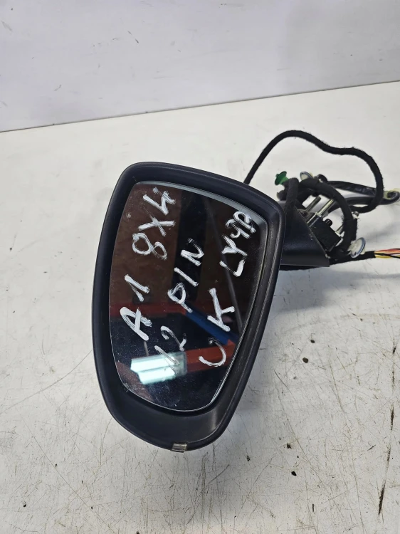 LUSTERKO ZEWNĘTRZNE LEWE AUDI A1 8X4 12-PIN UK LY9B
