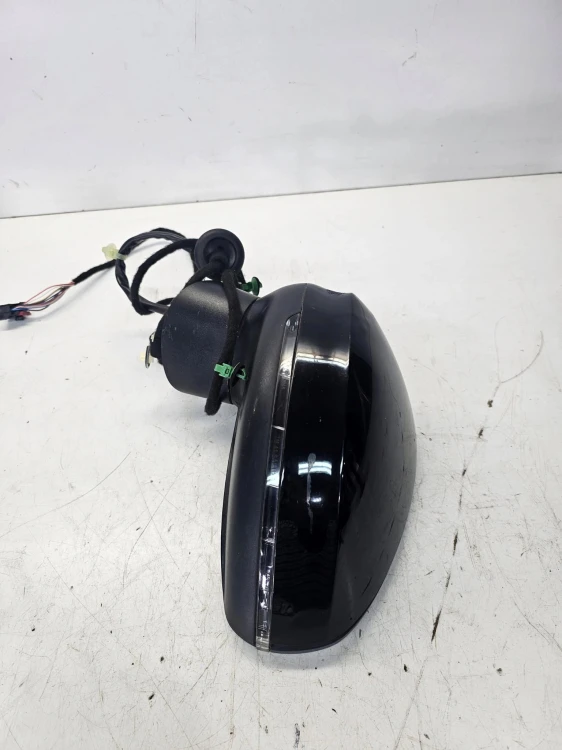 LUSTERKO ZEWNĘTRZNE LEWE AUDI A1 8X4 12-PIN UK LY9B