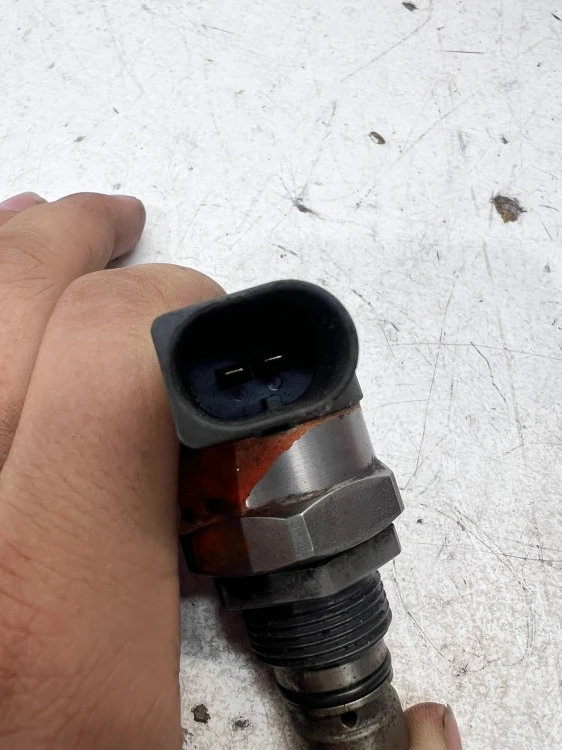 ZAWÓR CIŚNIENIA PALIWA AUDI VOLKSWAGEN SEAT SKODA 057130764AE