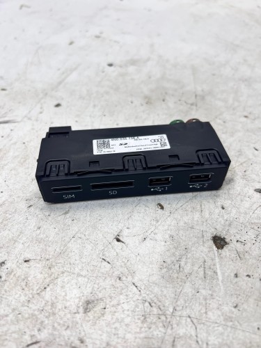GNIAZDO PORT SIM SD 2X USB AUDI A6 C8 4N0035736A
