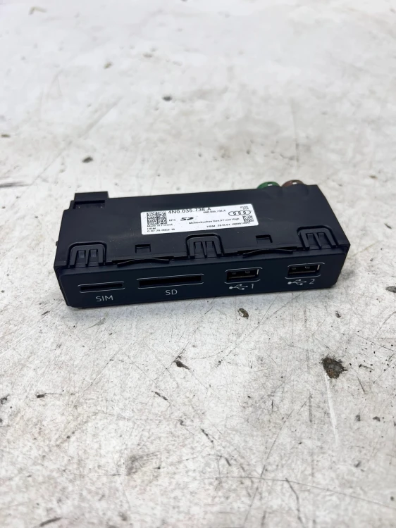 GNIAZDO PORT SIM SD 2X USB AUDI A6 C8 4N0035736A