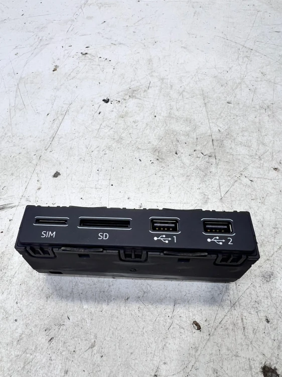 GNIAZDO PORT SIM SD 2X USB AUDI A6 C8 4N0035736A