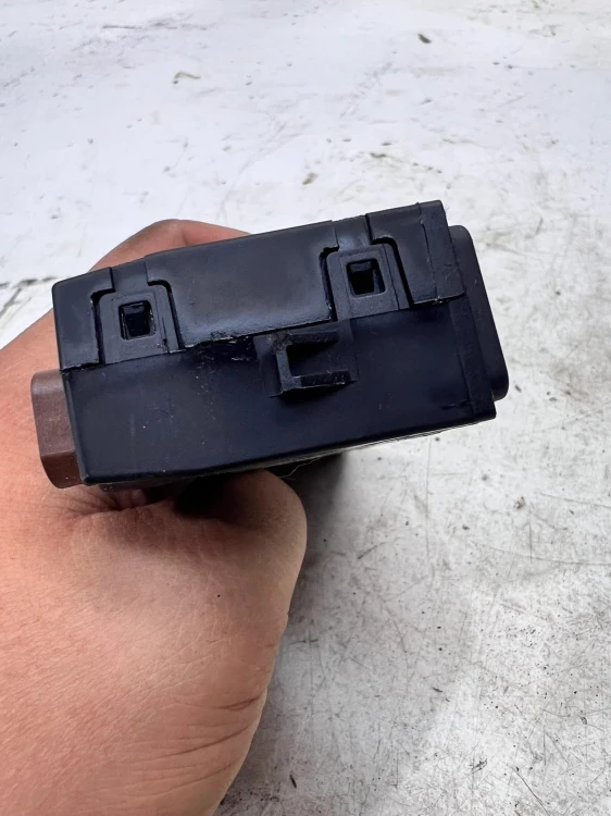 GNIAZDO PORT SIM SD 2X USB AUDI A6 C8 4N0035736A