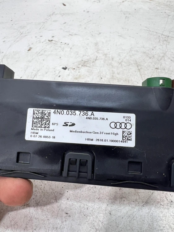 GNIAZDO PORT SIM SD 2X USB AUDI A6 C8 4N0035736A