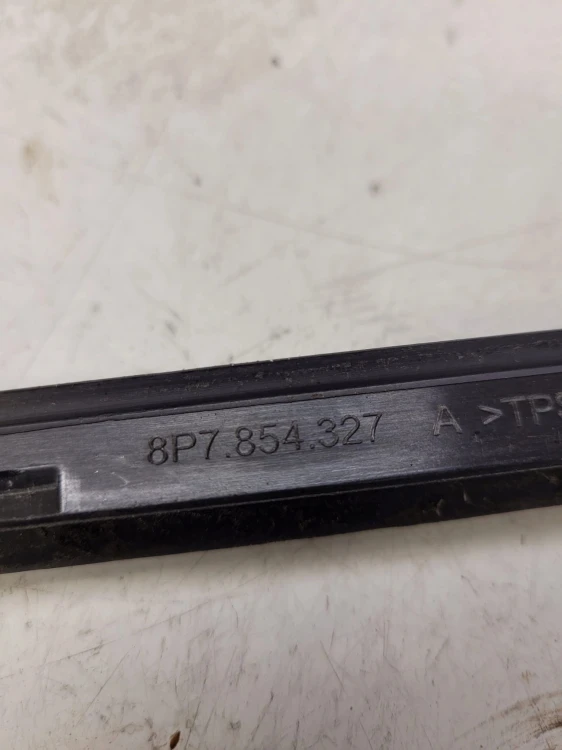 LISTWA ZBIERAJĄCA LEWY P AUDI A3 CABRIO 8P7854327A