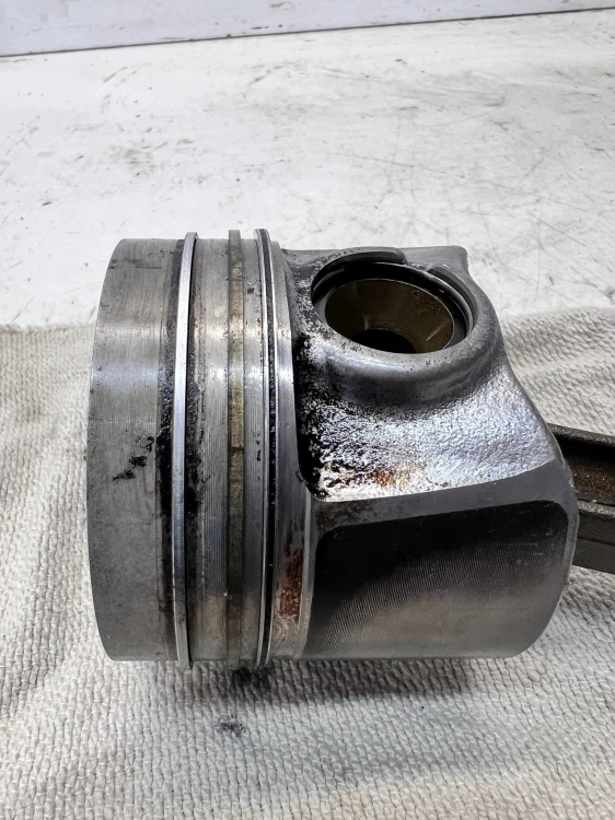 TŁOK + KORBOWÓD AUDI A3 8V 1.6 TDI 03LA 04LD V300