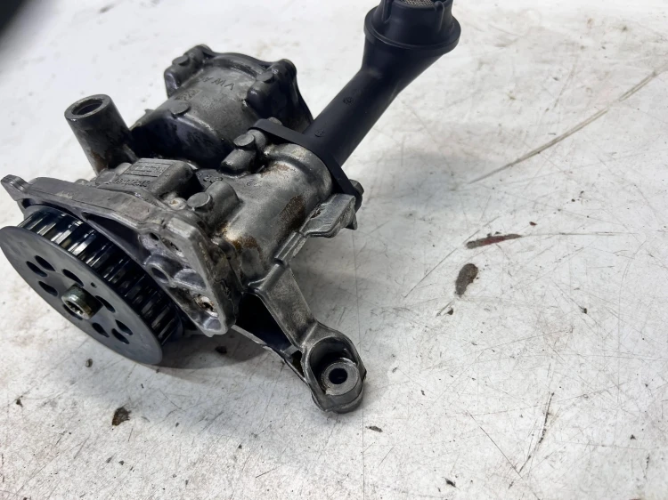 POMPA OLEJU AUDI A3 8V 1.6 TDI 04L145208K 04L145305 04L115251A